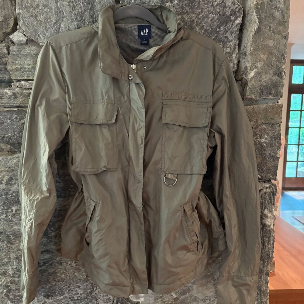 WOMENS GAP LIGHTWEIGHT, PACKABLE UTILITY STYLE WINDBREAKER JACKET W/ HOOD SIZE L